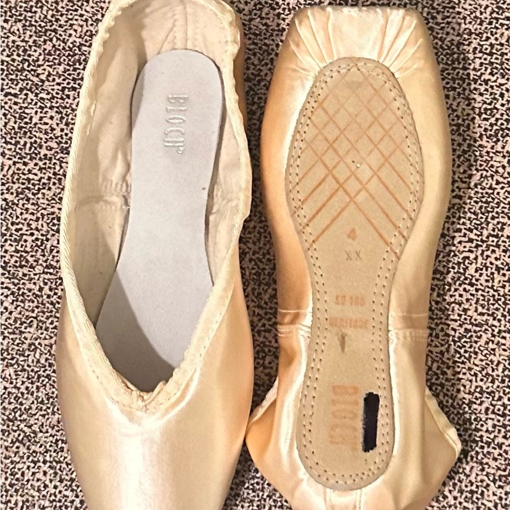 Cream Flats with Quilted Sole and Streamlined Silhouette